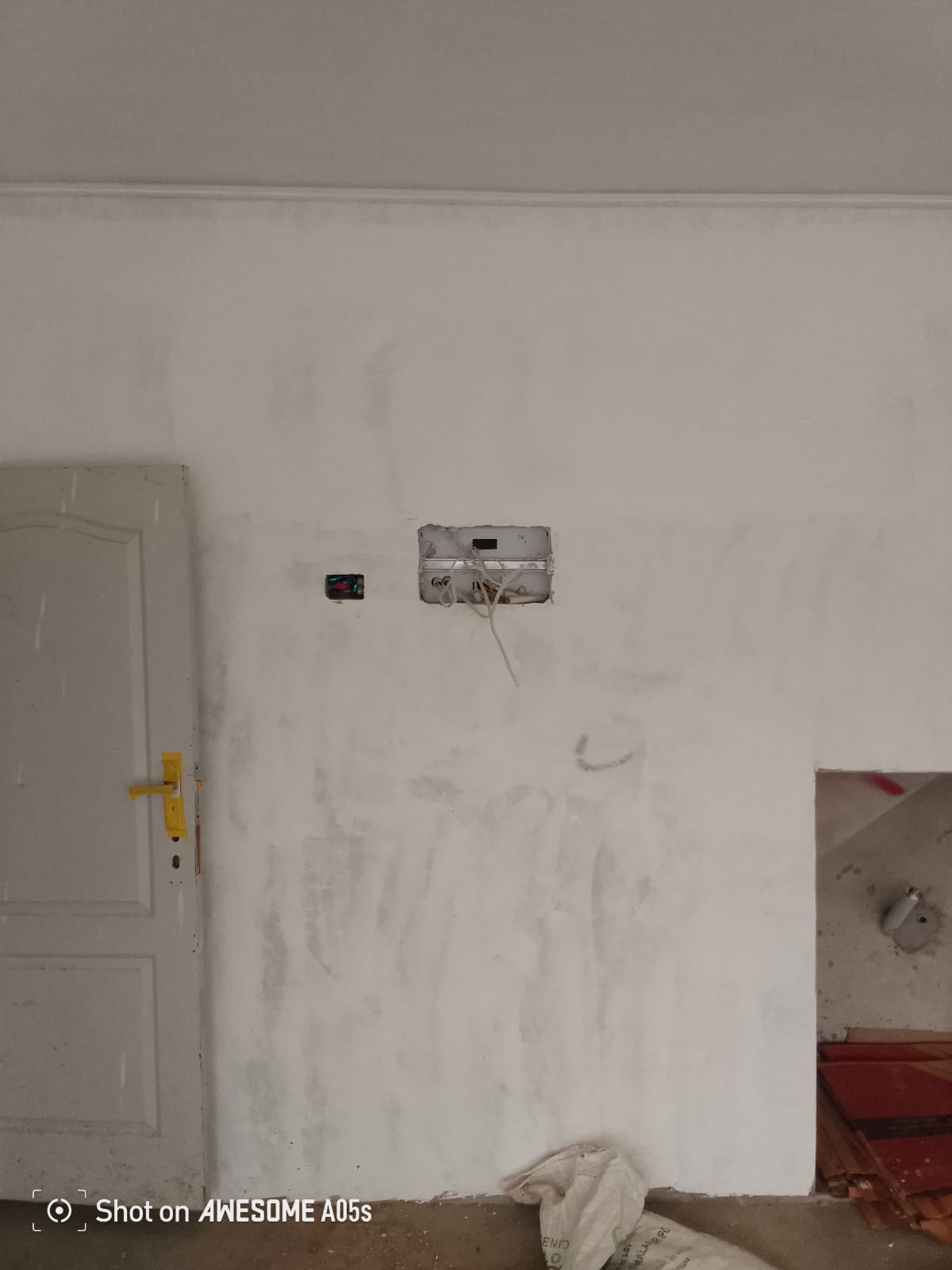 Skimmed wall with strip window, frame taped for paint